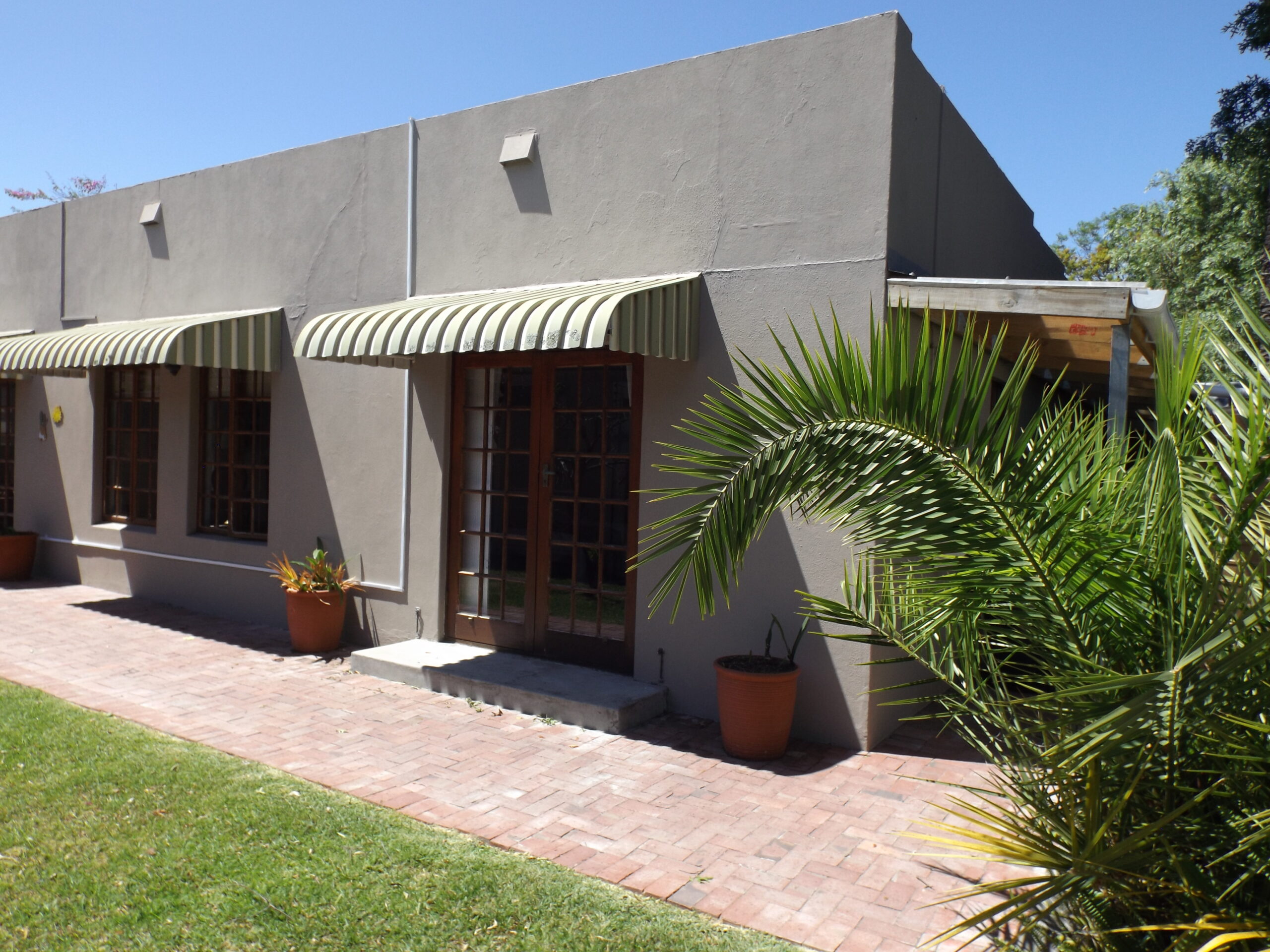 Exterior 8